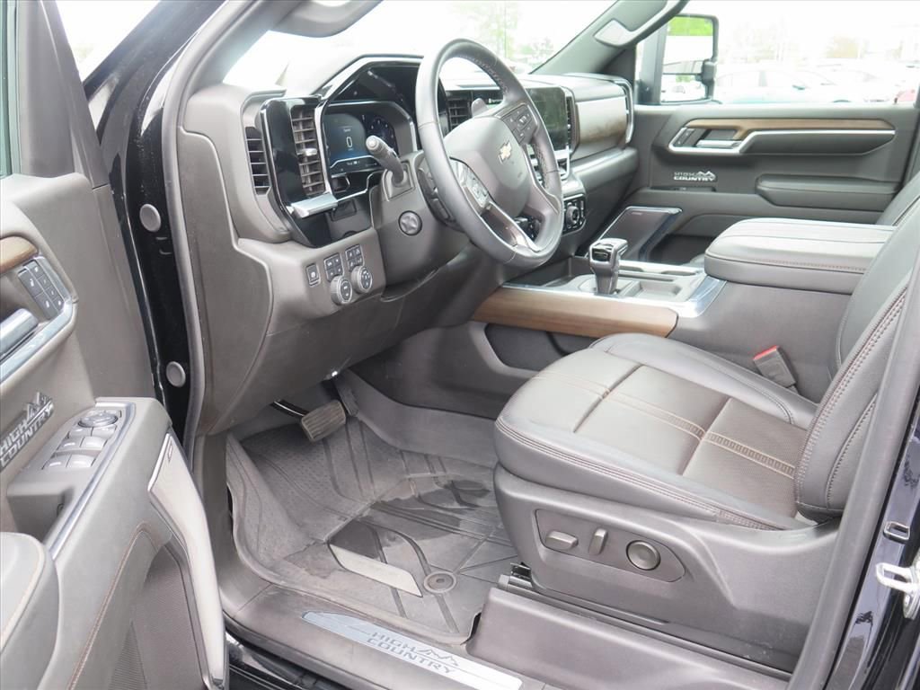 Used 2024 Chevrolet Silverado 1500 High Country w/ High Country Premium Package image 9