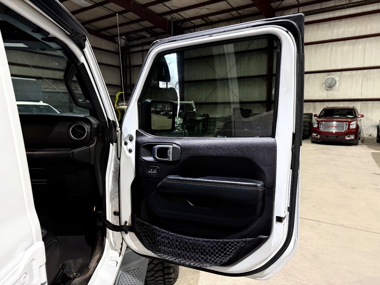 Used 2020 Jeep Gladiator Overland AWD/4WD image 24