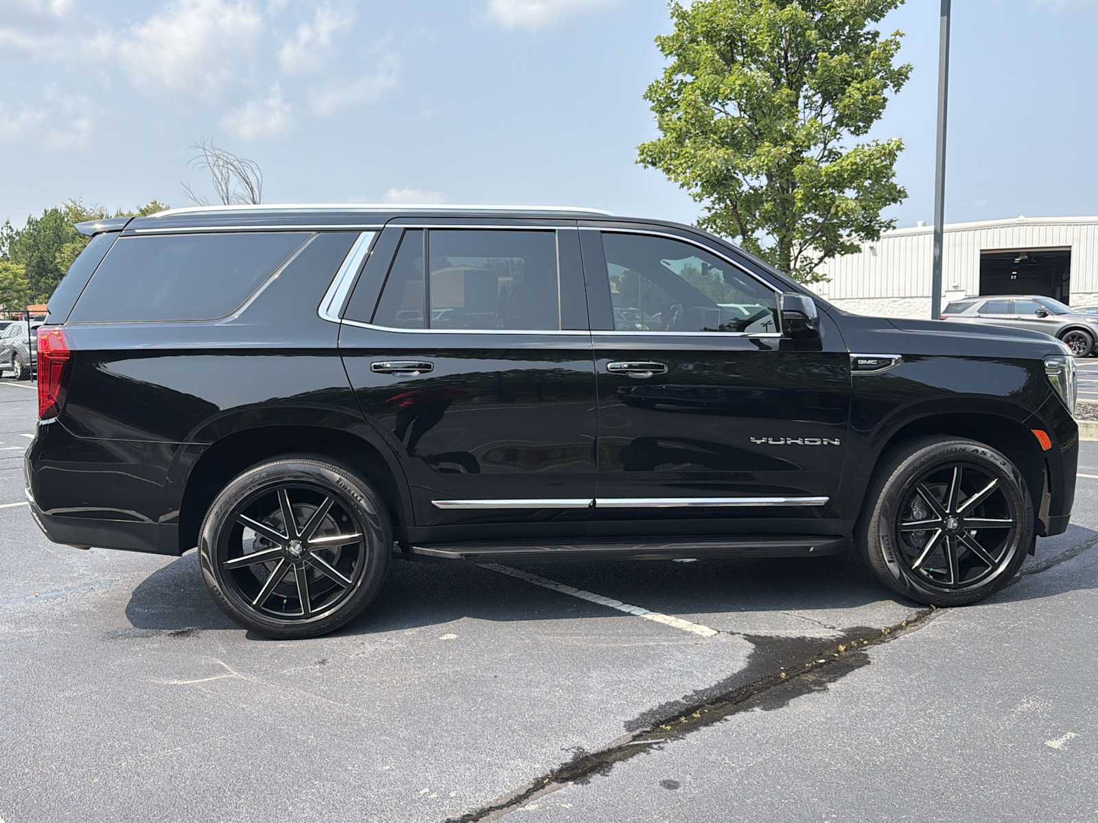 Used 2021 GMC Yukon SLT w/ SLT Luxury Plus Package RWD image 33