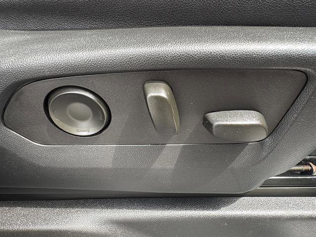 Used 2023 Chevrolet Suburban Premier image 10