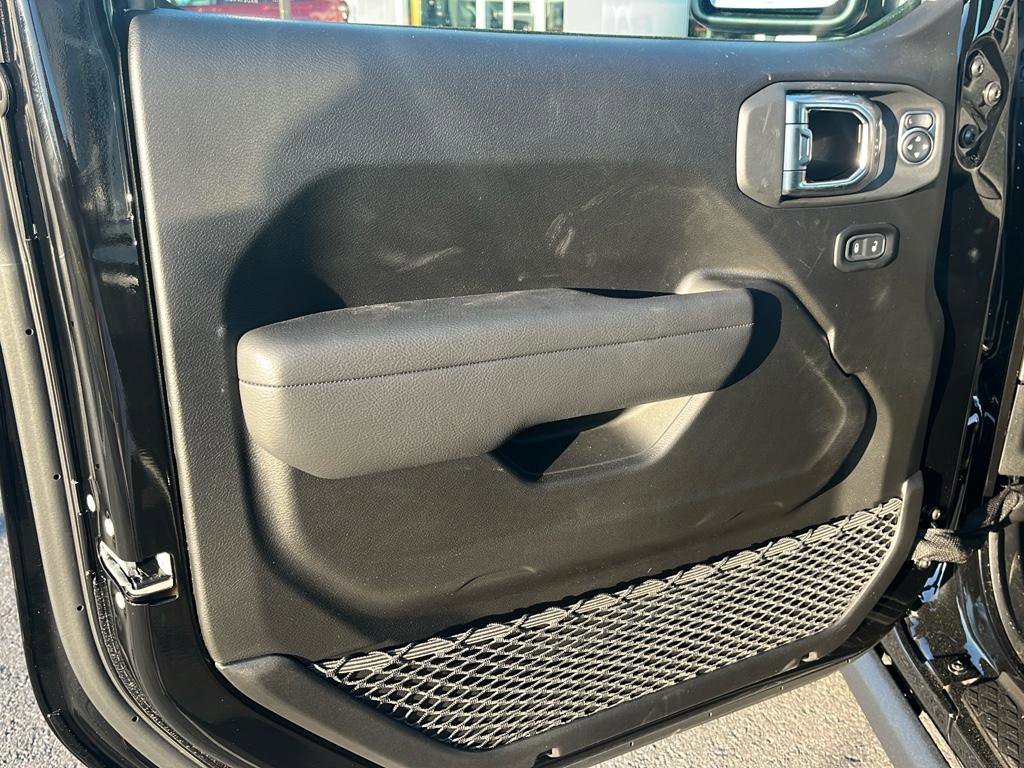 New 2025 Jeep Gladiator Willys image 18