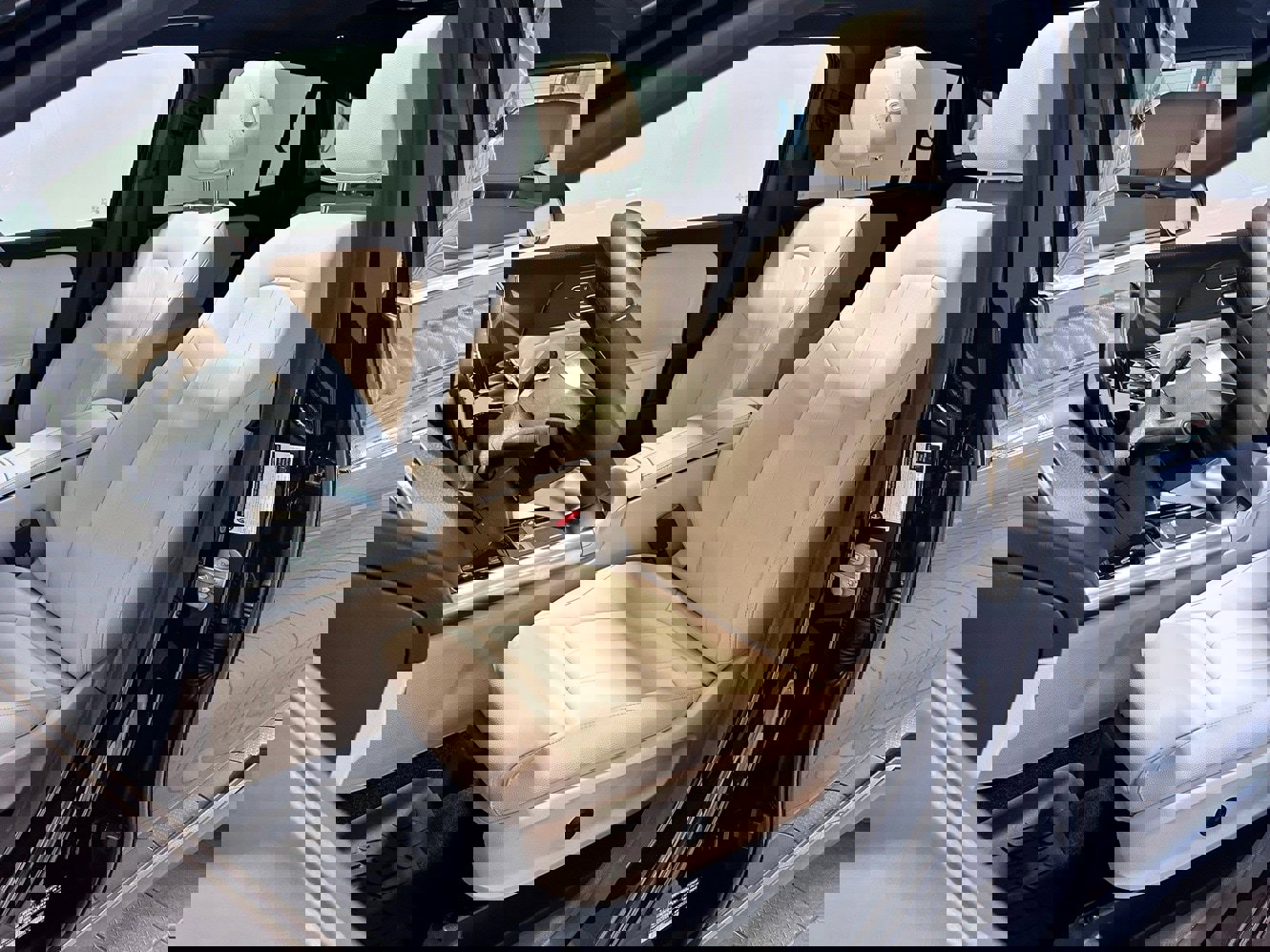 Certified 2025 Mercedes-Benz GLA 250 4MATIC w/ Exclusive Package image 15