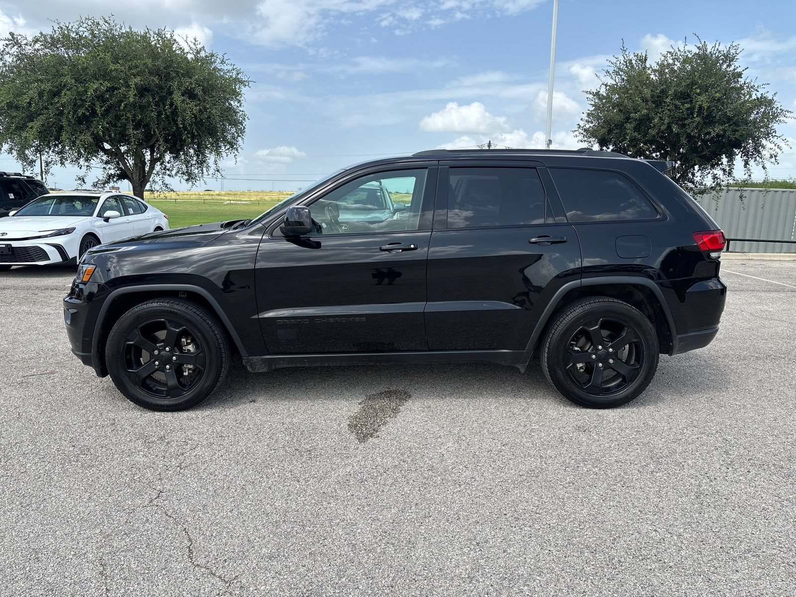Used 2021 Jeep Grand Cherokee Freedom Edition RWD image 2