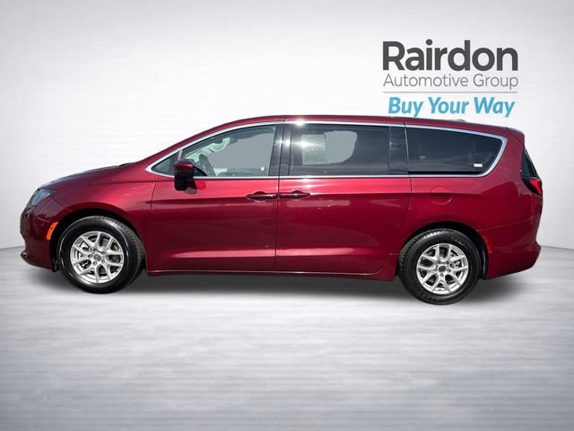 Used 2023 Chrysler Voyager LX FWD image 4