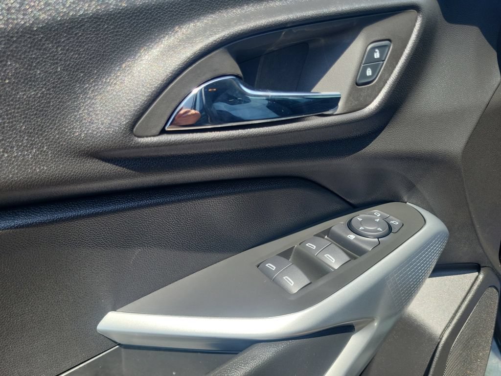 New 2026 Chevrolet Trax LS w/ LS Convenience Package FWD image 10