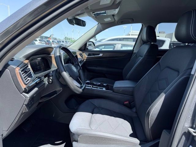 Used 2025 Volkswagen Atlas SE AWD/4WD image 17