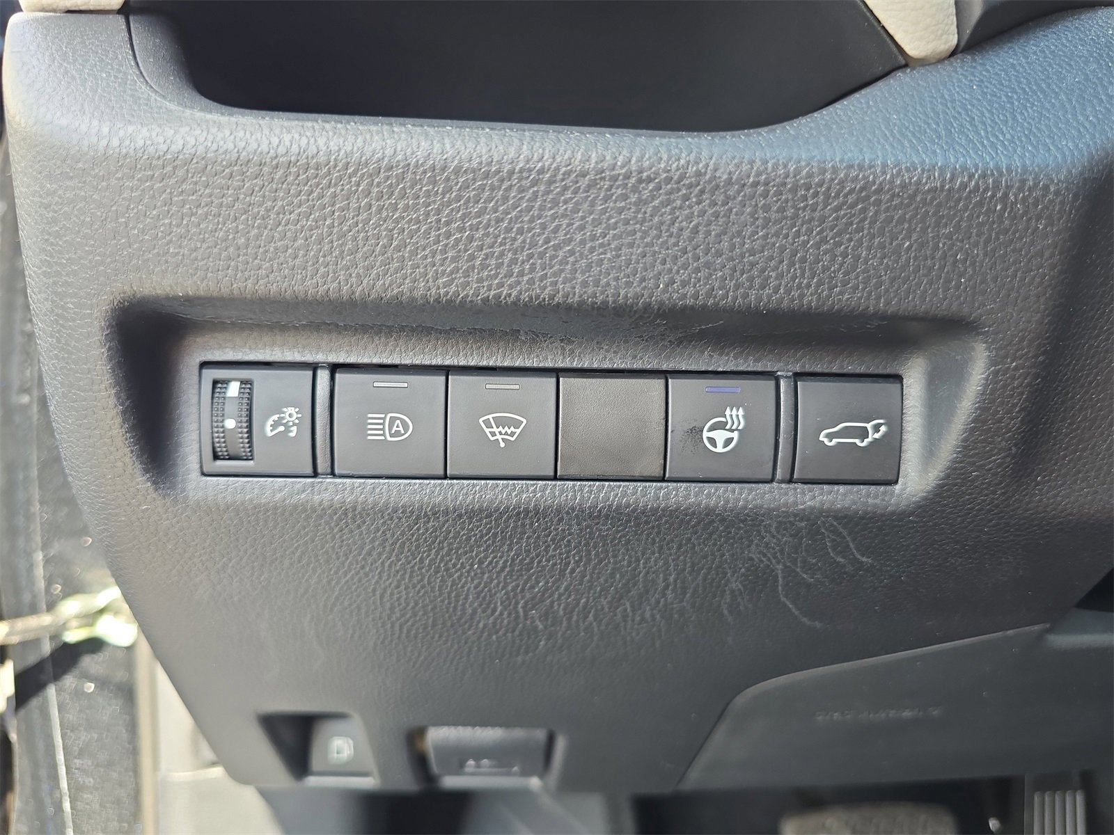 Used 2021 Toyota RAV4 XLE Premium image 22