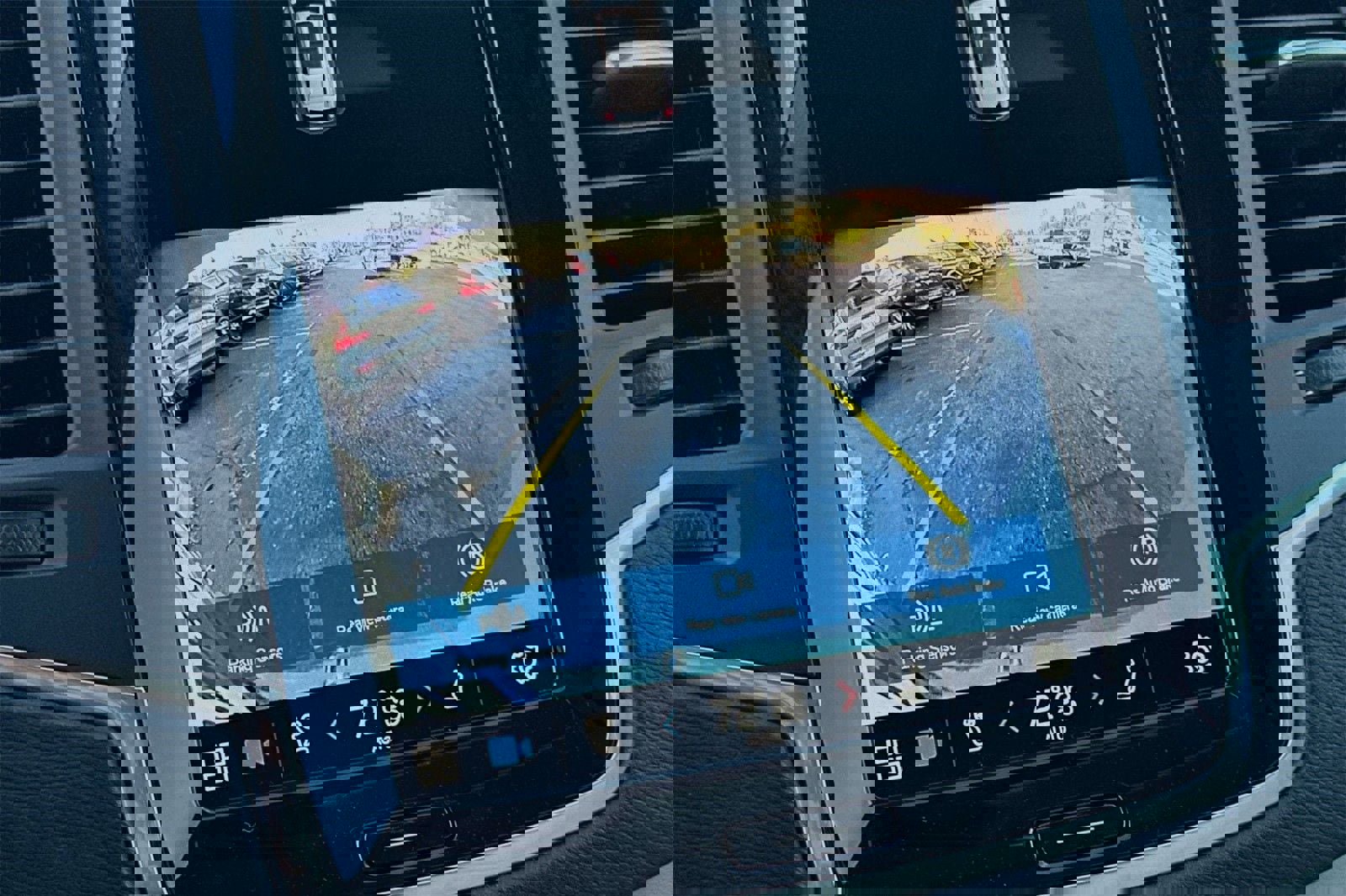 Certified 2025 Volvo XC90 B6 Core w/ Climate Package image 19