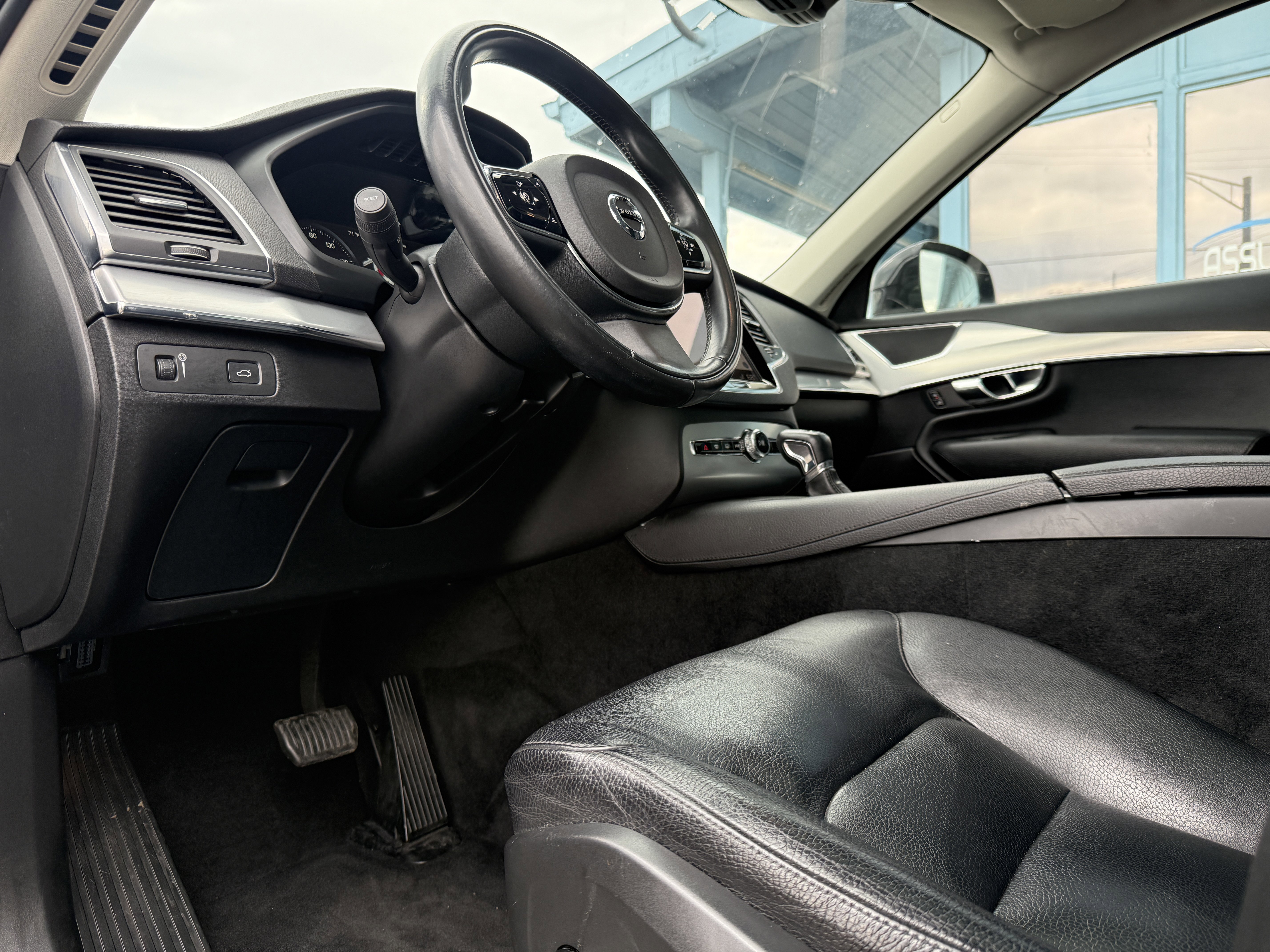 Used 2016 Volvo XC90 T5 Momentum image 15