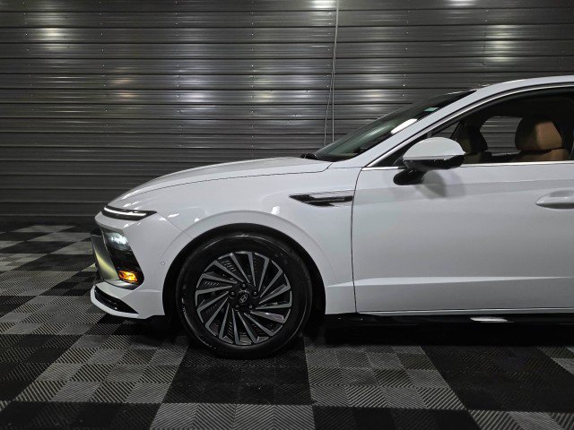 Used 2025 Hyundai Sonata Limited FWD image 45