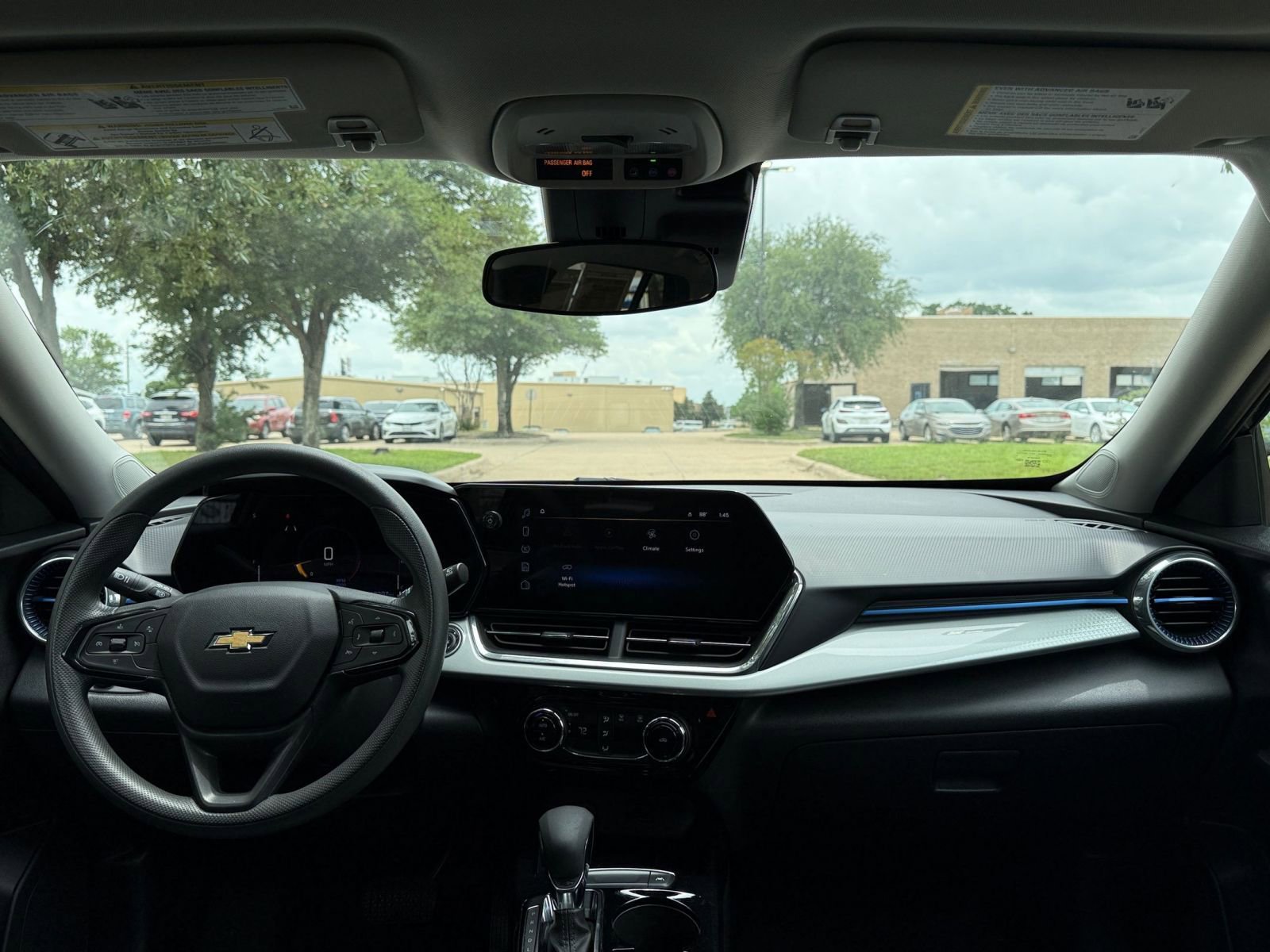 Used 2025 Chevrolet Trax LT FWD image 33