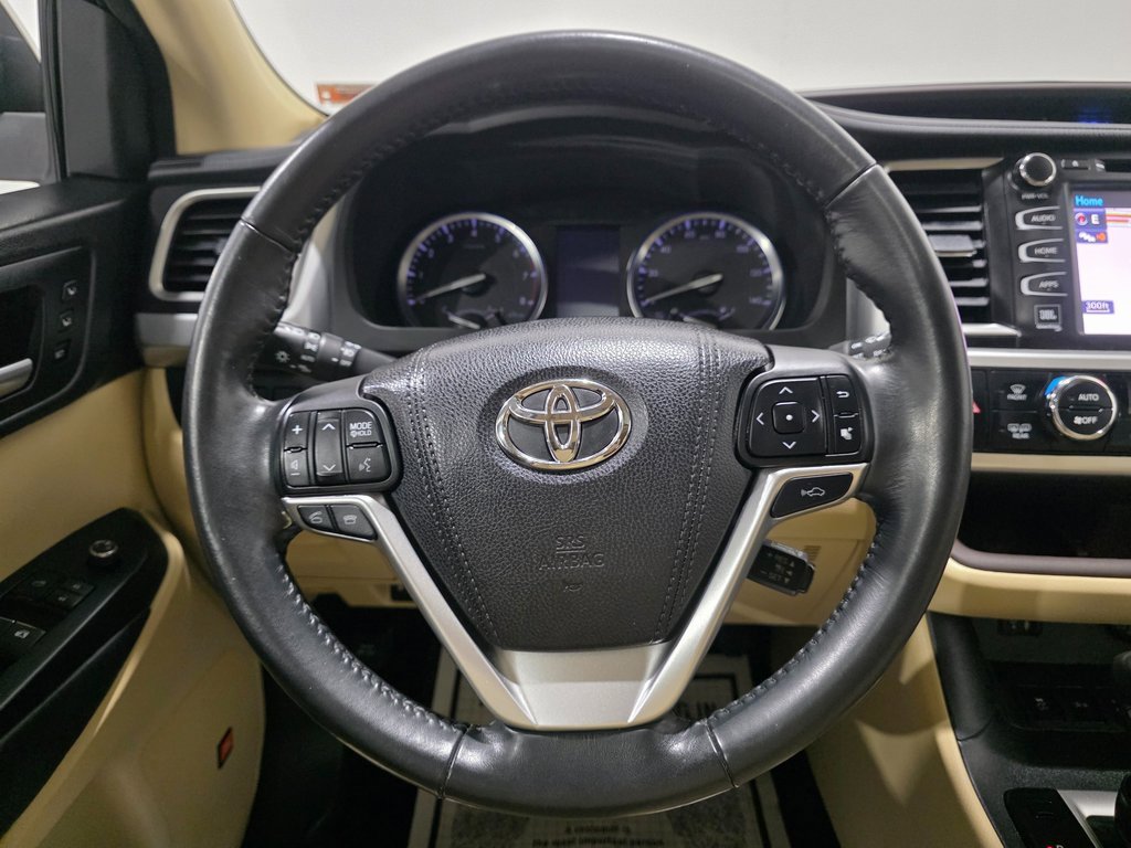 Used 2015 Toyota Highlander Limited w/ Driver Technology Package image 4