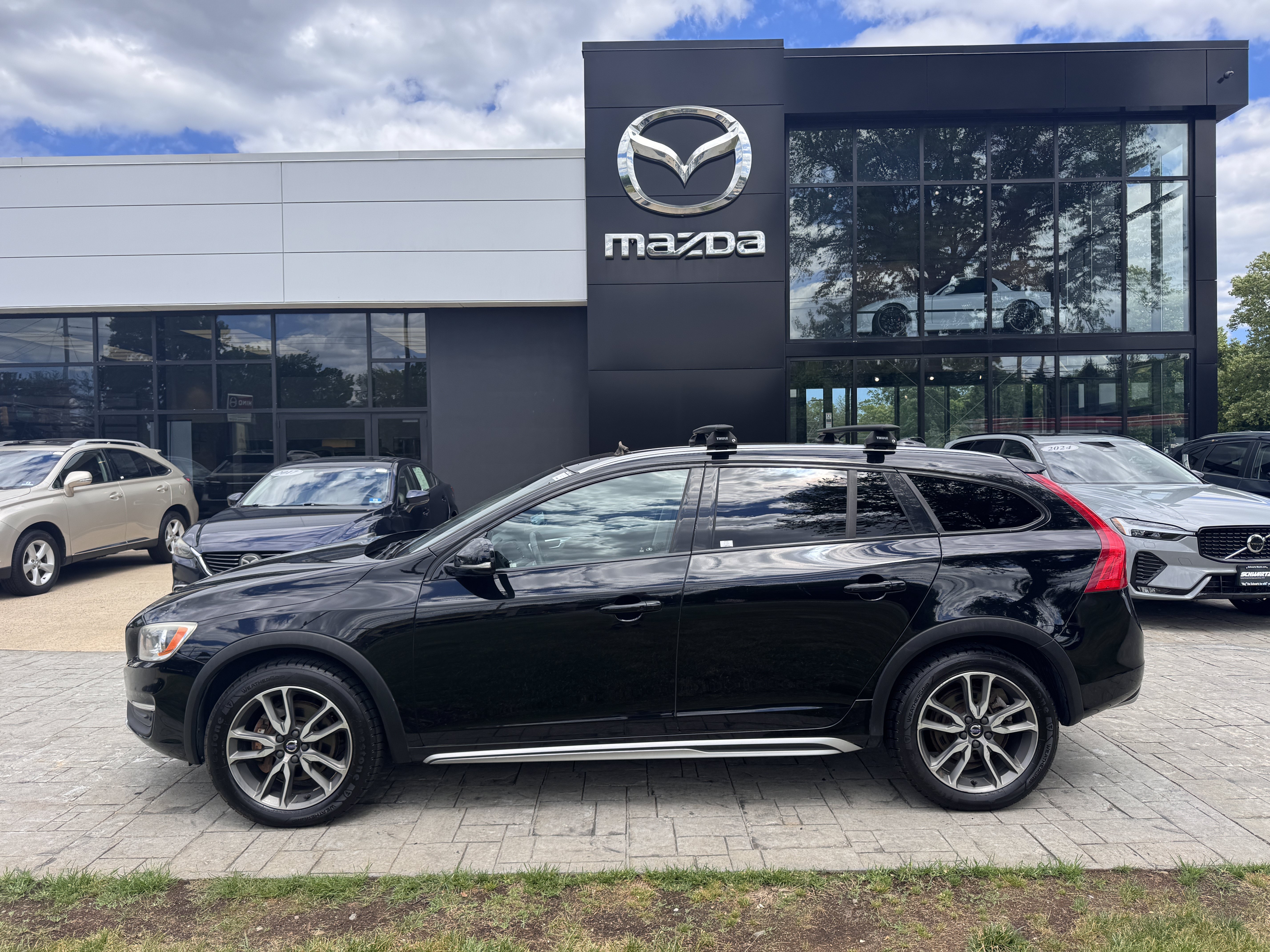 Used 2017 Volvo V60 T5 Cross Country w/ Climate Package AWD/4WD image 4