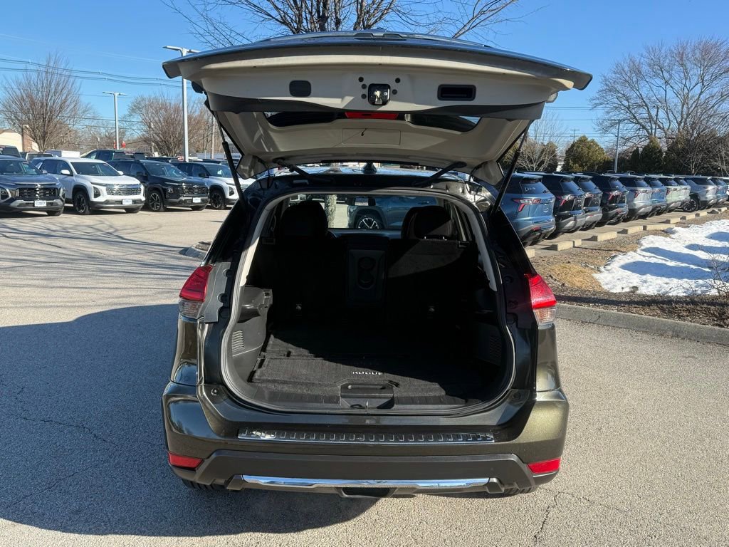 Used 2017 Nissan Rogue SV image 9