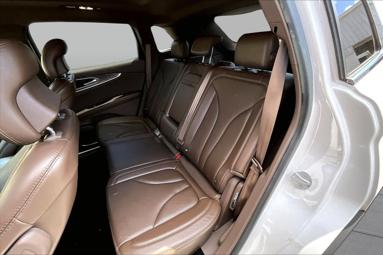 Used 2016 Lincoln MKX Reserve FWD image 21