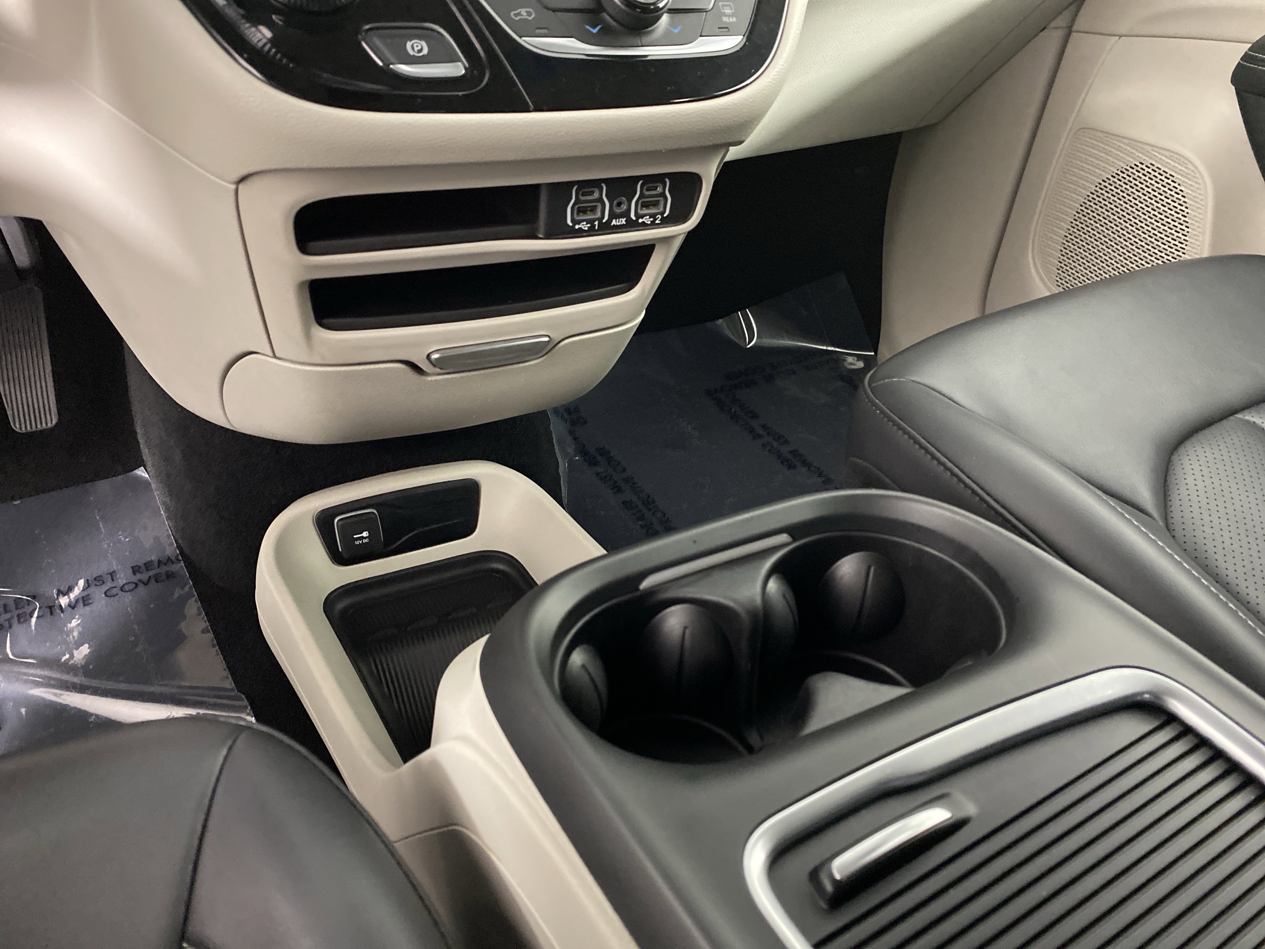 Used 2023 Chrysler Pacifica Touring-L image 30