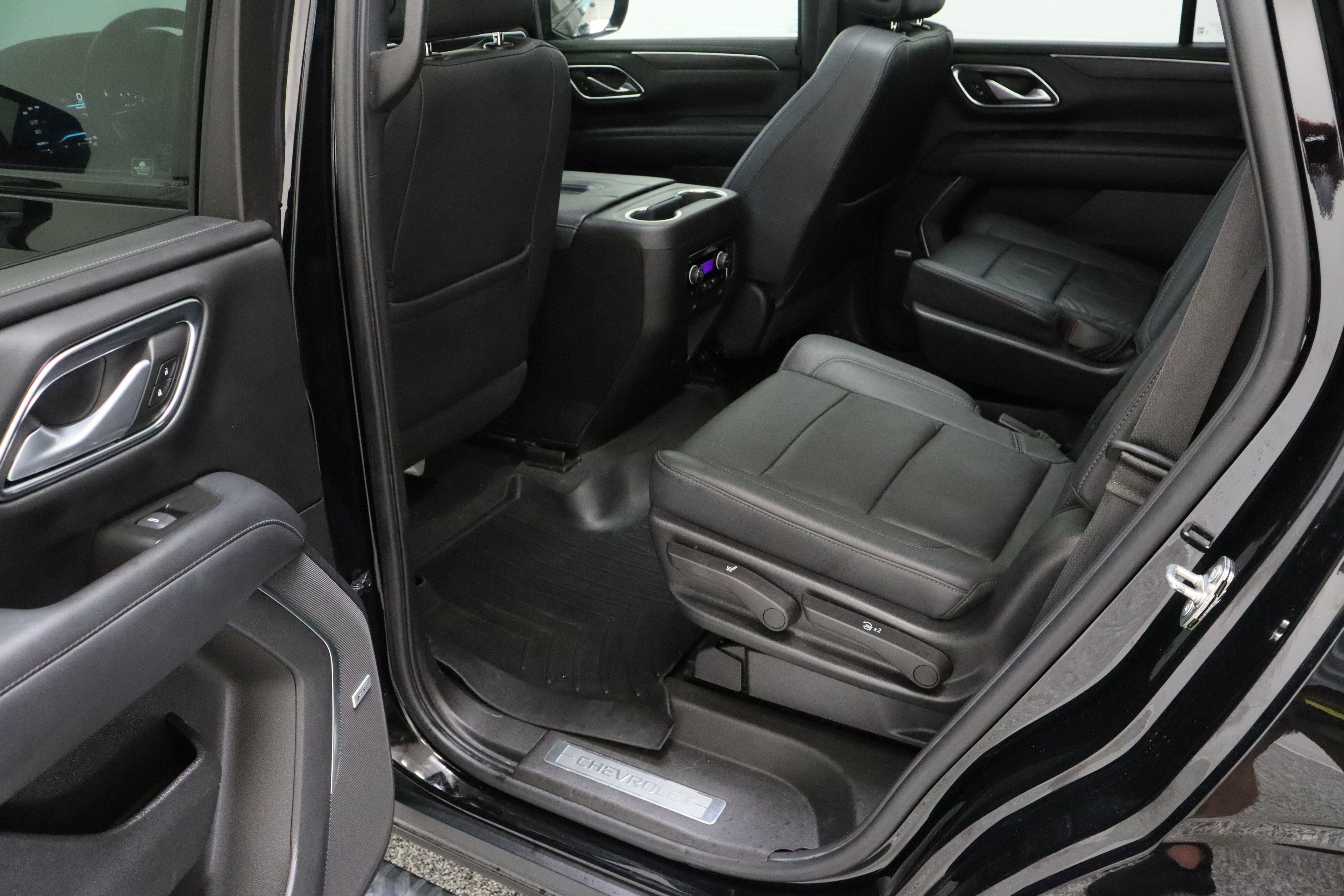 Used 2022 Chevrolet Tahoe Z71 w/ Luxury Package AWD/4WD image 31