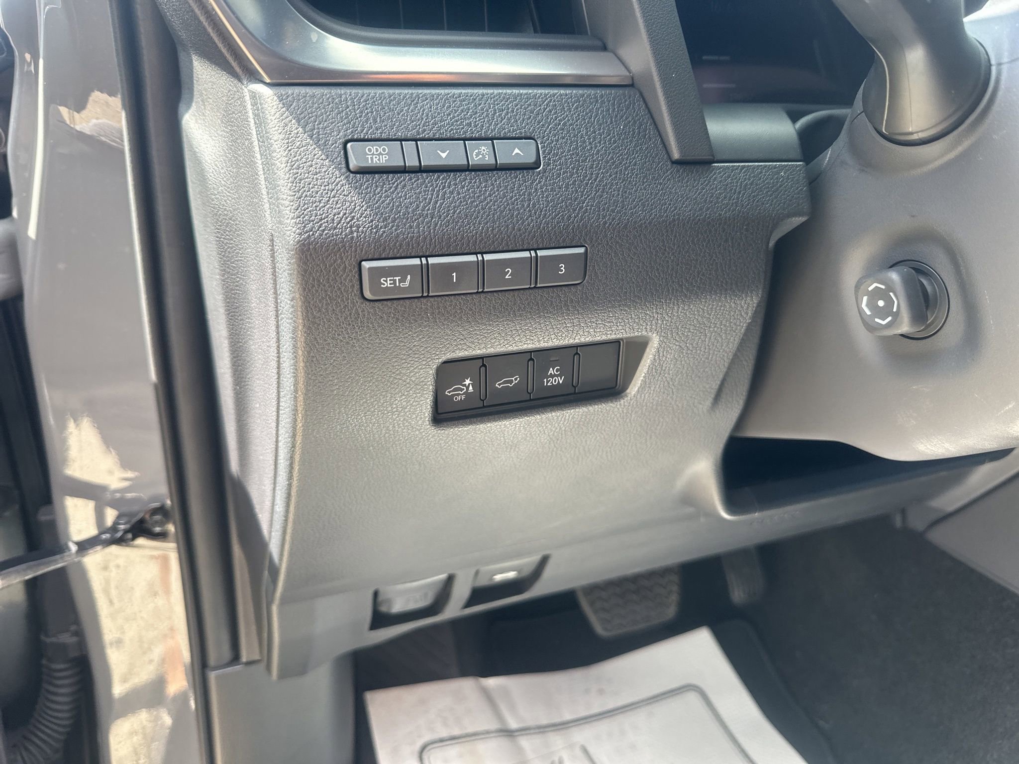 Used 2024 Lexus GX 550 w/ Accessory Package (31) image 29