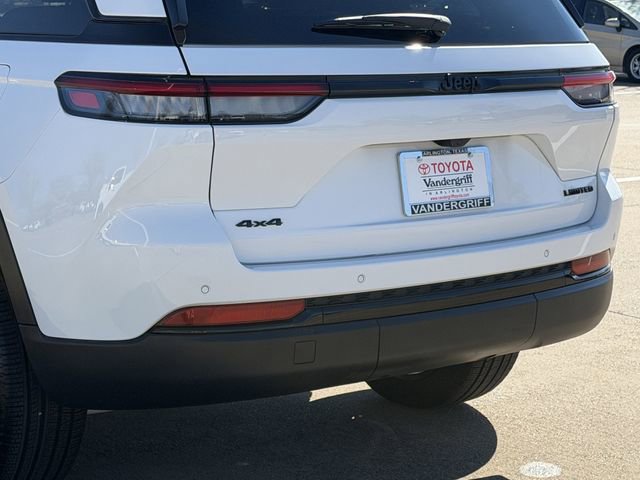 Used 2025 Jeep Grand Cherokee Limited w/ Black Appearance Package image 6