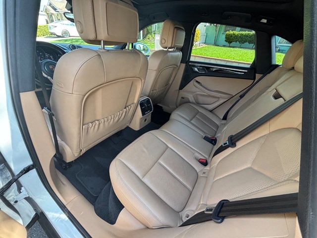 Used 2018 Porsche Macan AWD/4WD image 36