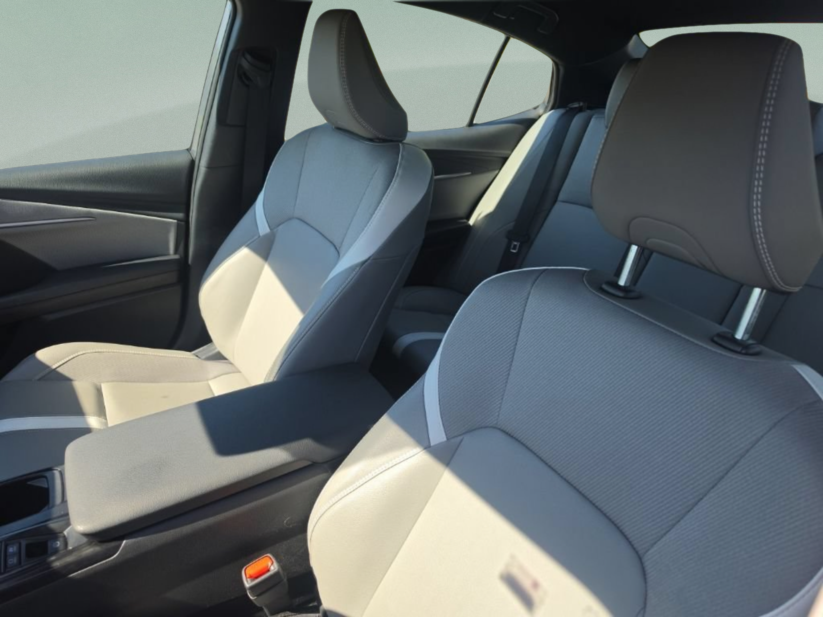 Used 2025 Toyota Camry SE FWD image 27