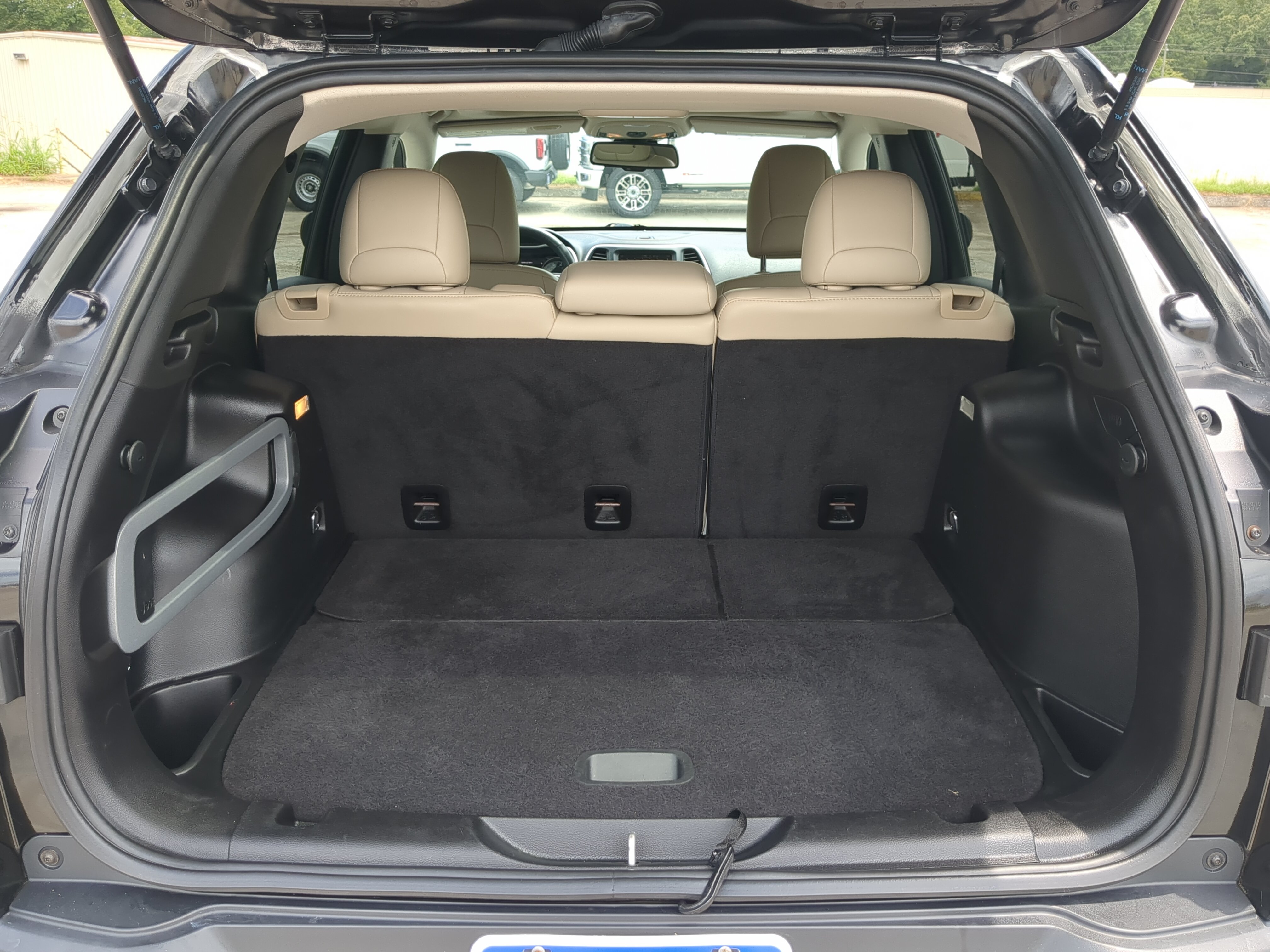 Used 2015 Jeep Cherokee Limited FWD image 11