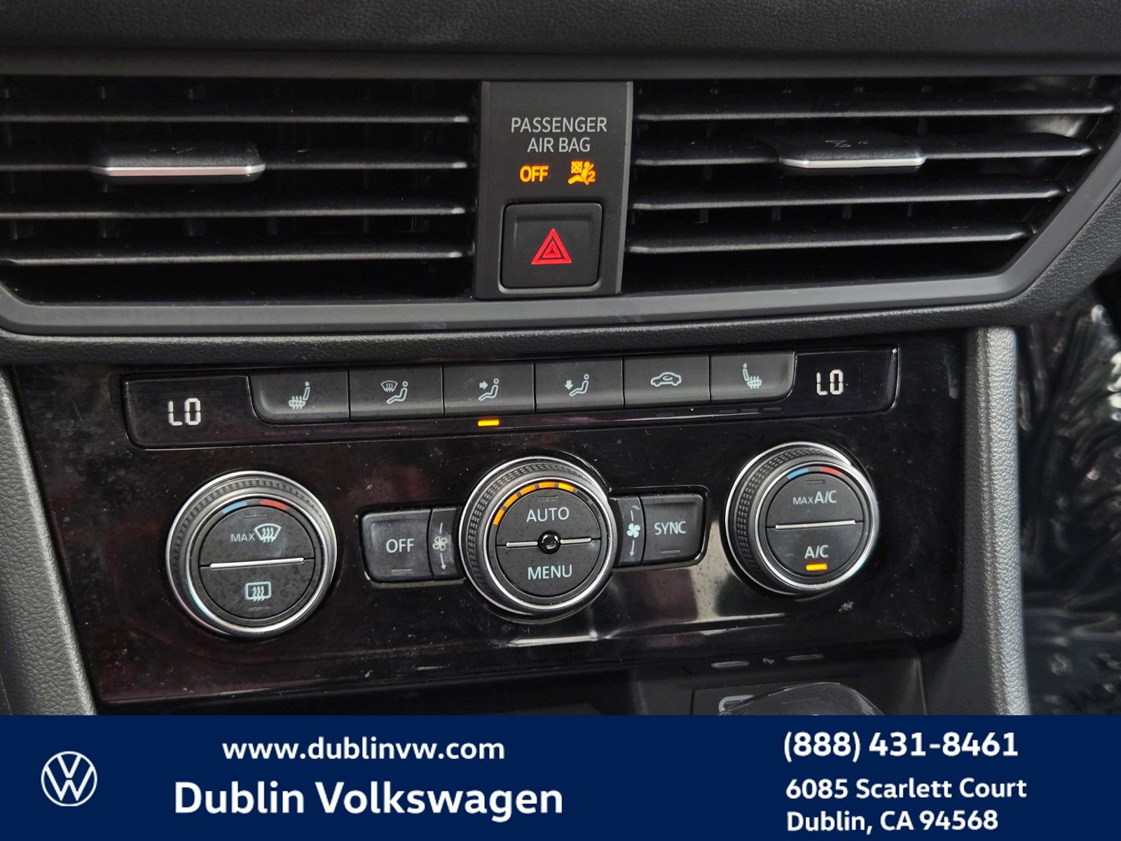 Used 2024 Volkswagen Jetta SE w/ Panoramic Sunroof Package FWD image 20