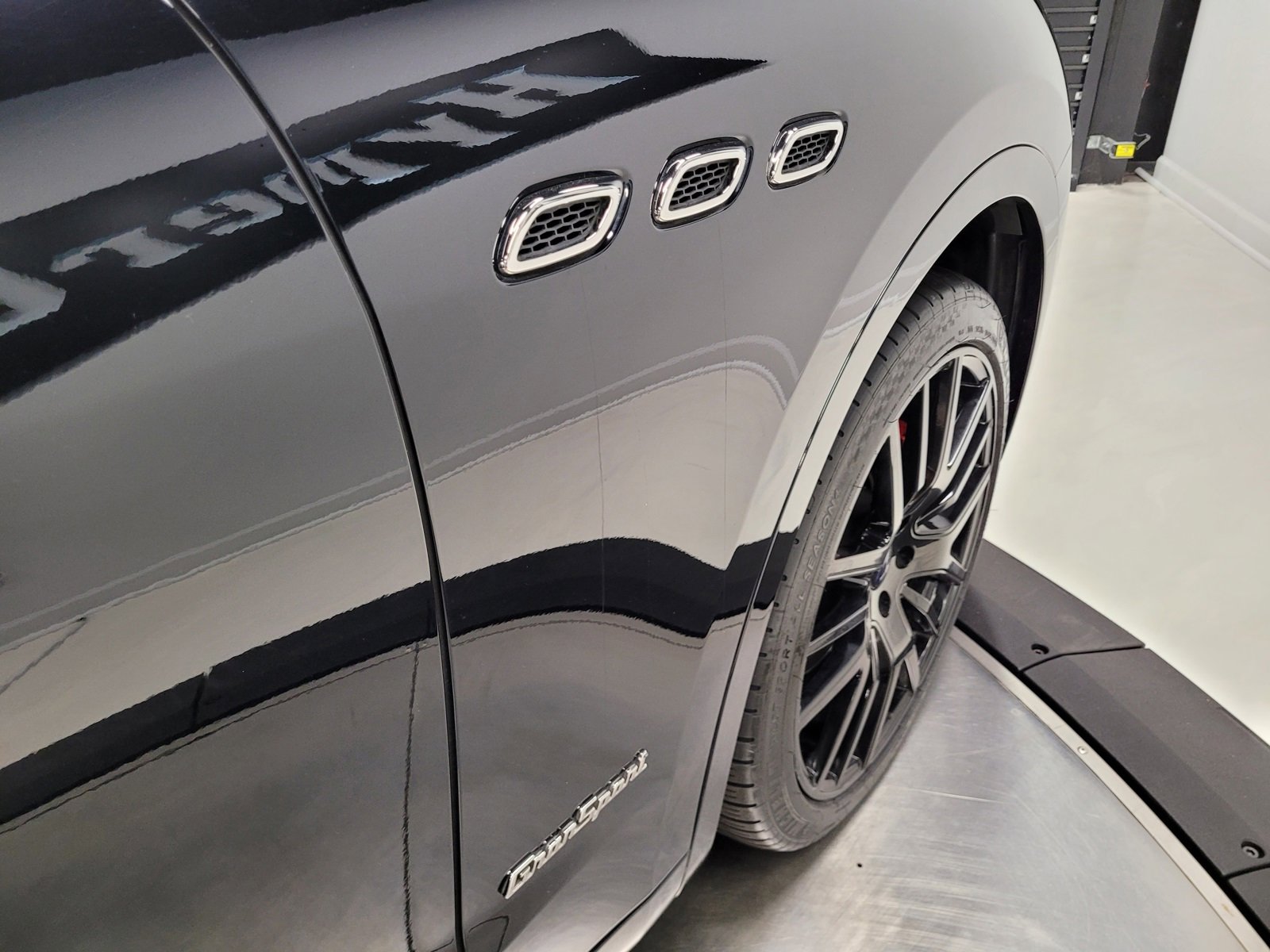 Used 2018 Maserati Levante GranSport image 65