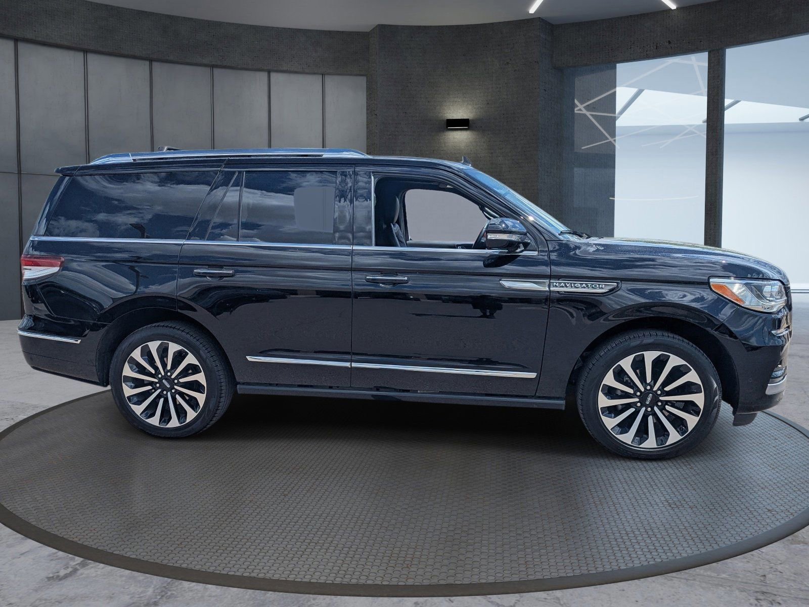 Used 2023 Lincoln Navigator Reserve image 7