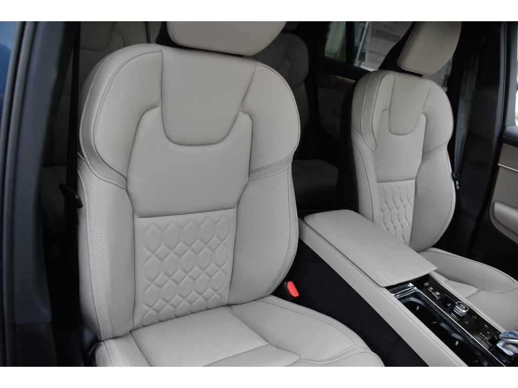 New 2026 Volvo XC90 B6 Plus w/ Protection Package Premier image 31