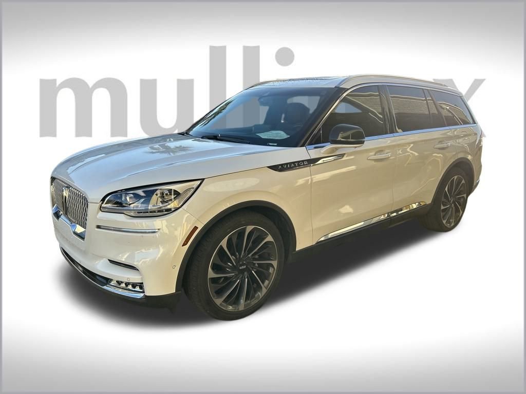 Used 2020 Lincoln Aviator Reserve w/ Equipment Group 202A image 6