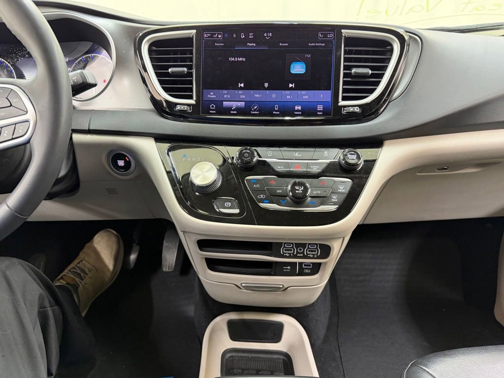 Used 2022 Chrysler Pacifica Touring-L FWD image 26