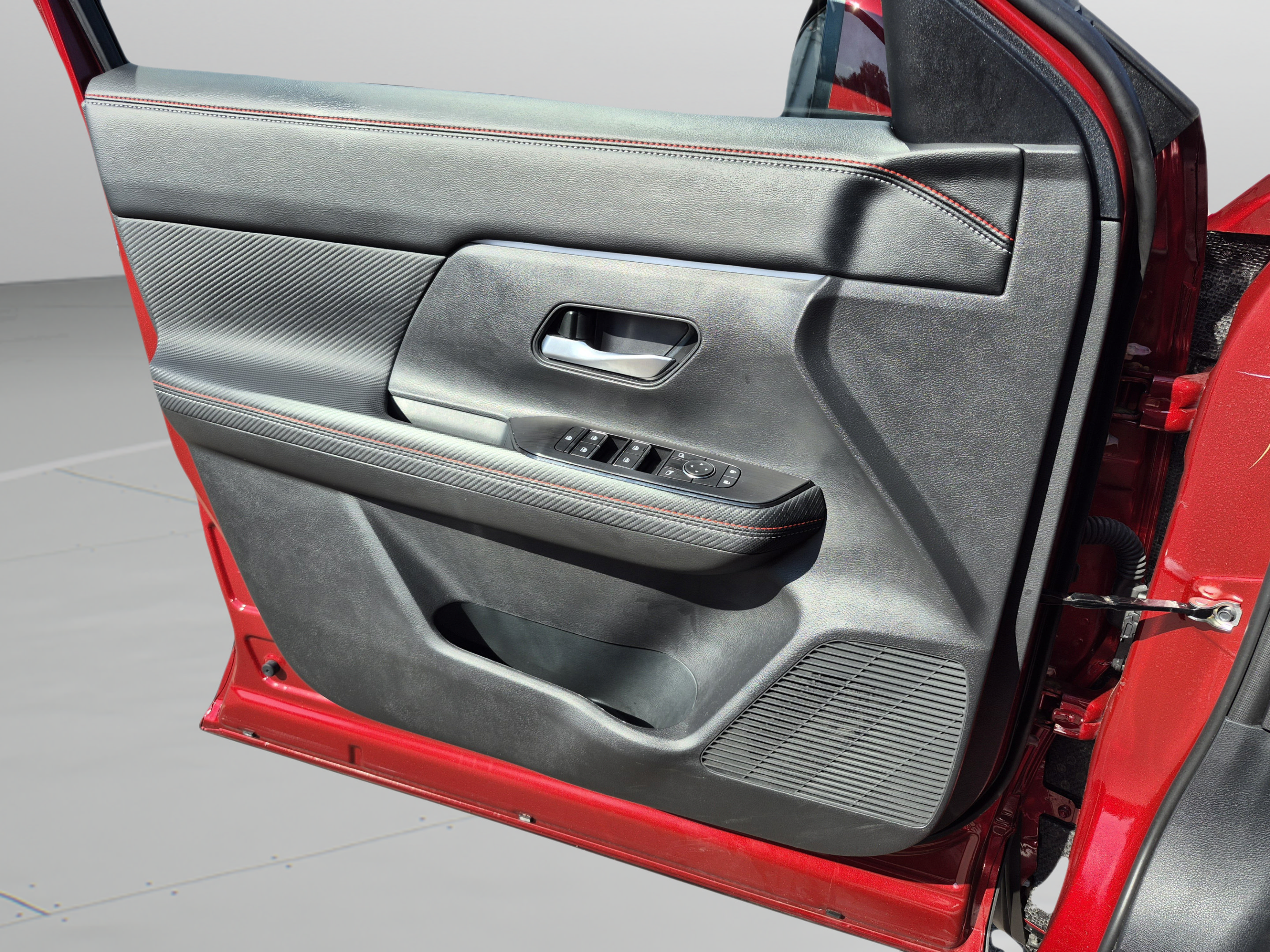 Certified 2025 Nissan Kicks SR FWD image 23