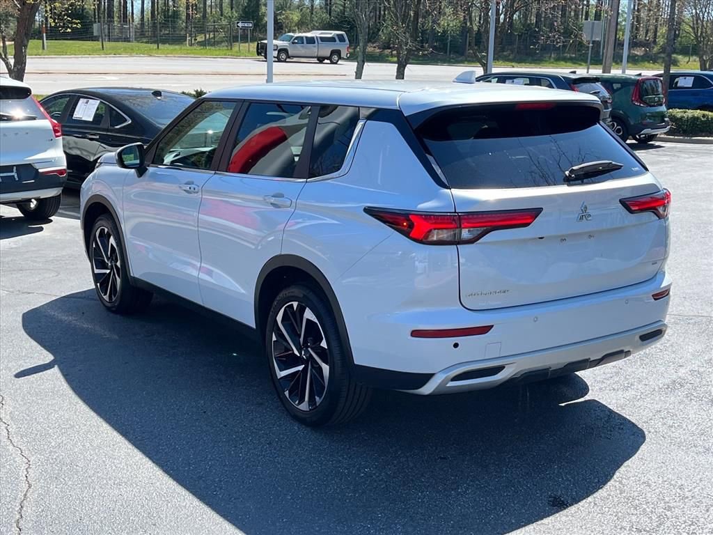 Used 2024 Mitsubishi Outlander SE image 5