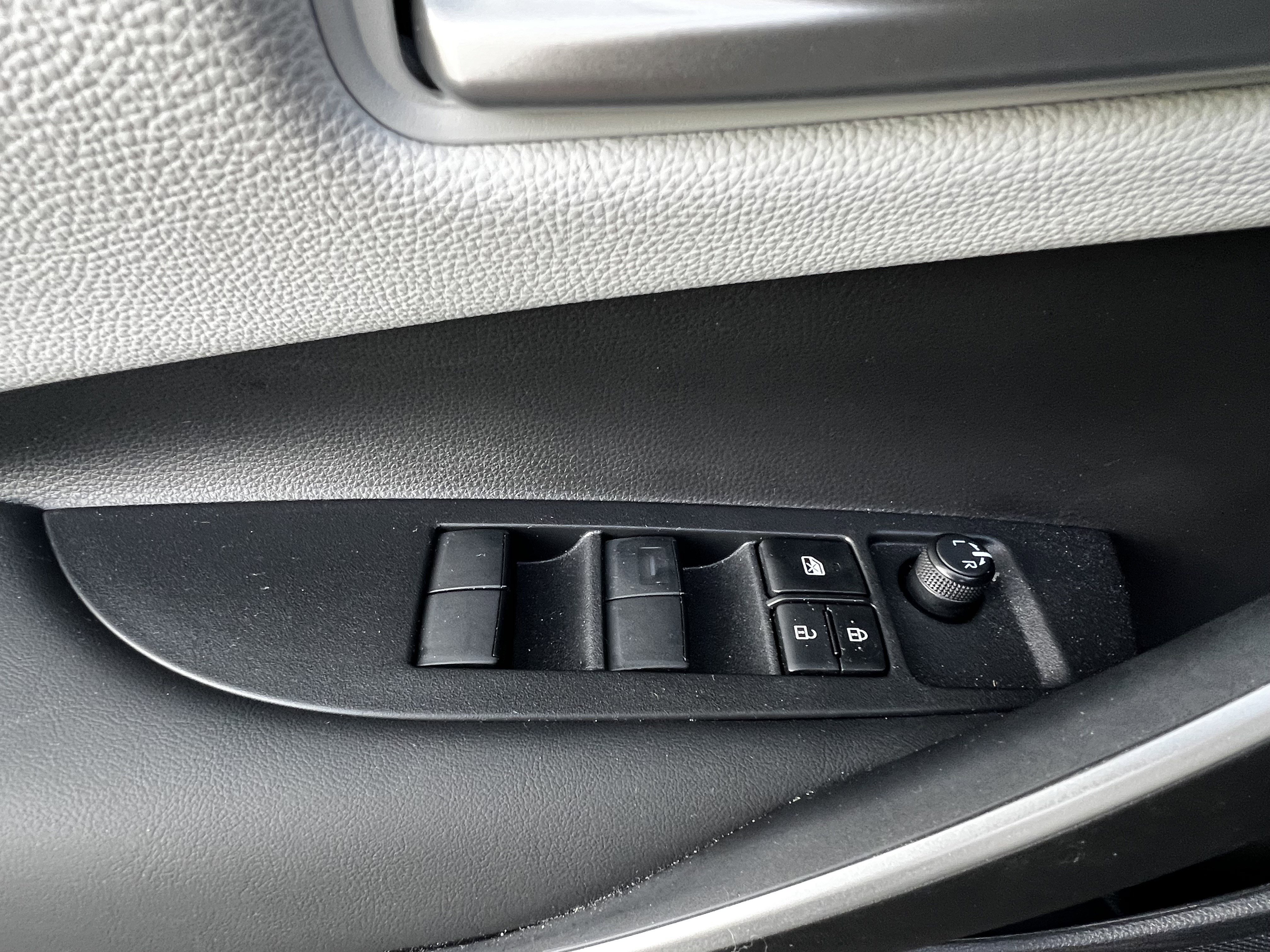 Used 2025 Toyota Corolla SE FWD image 14