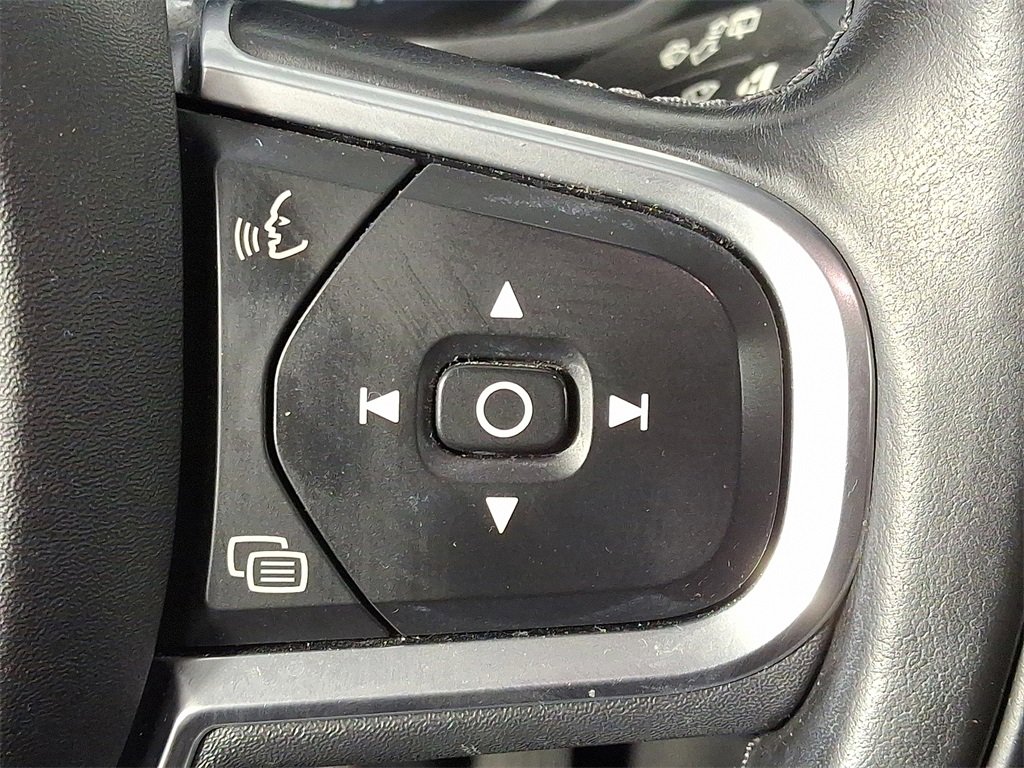 Used 2018 Volvo XC60 T5 Momentum w/ Vision Package image 26