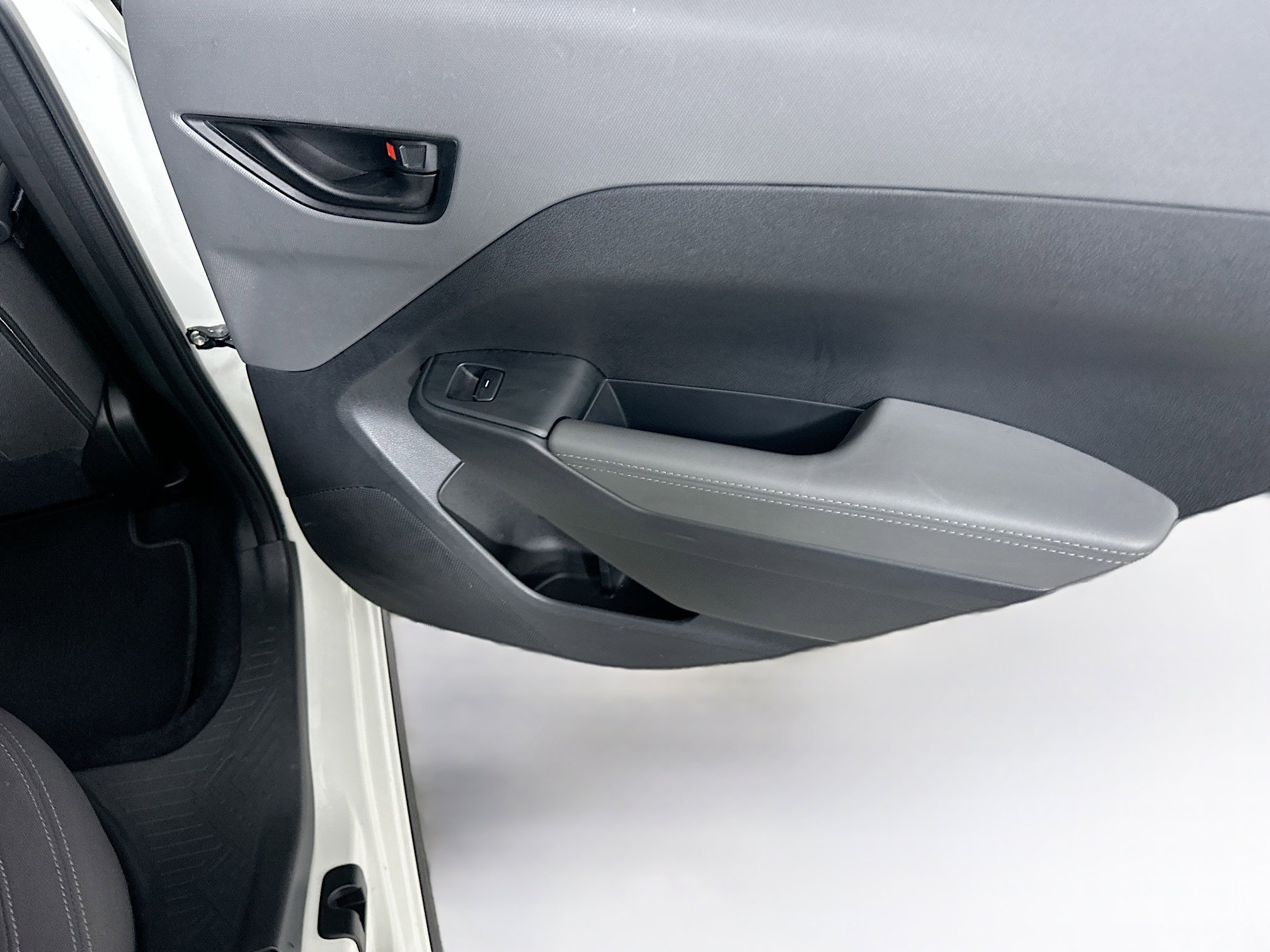 Used 2025 Subaru Crosstrek 2.0i Premium image 27