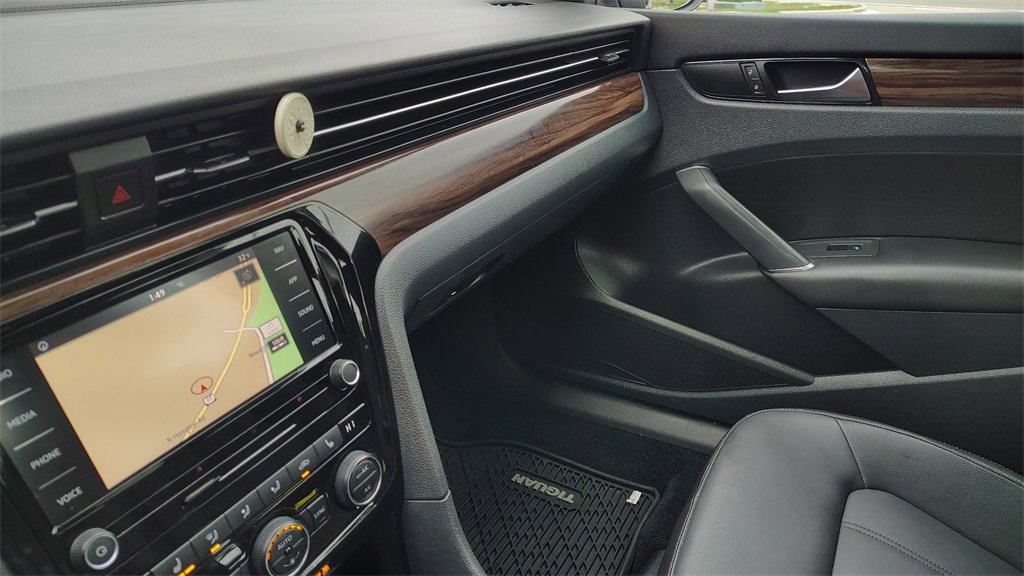 Used 2020 Volkswagen Passat 2.0T SEL image 25