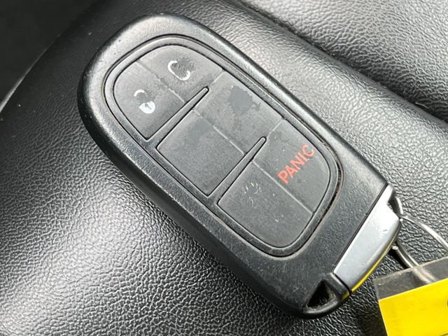Used 2019 Jeep Cherokee Latitude Plus AWD/4WD image 30