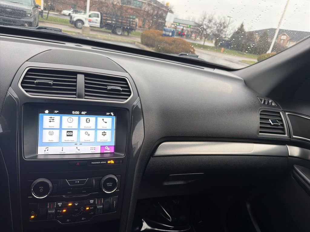 Certified 2018 Ford Explorer XLT w/ Equipment Group 201A image 23