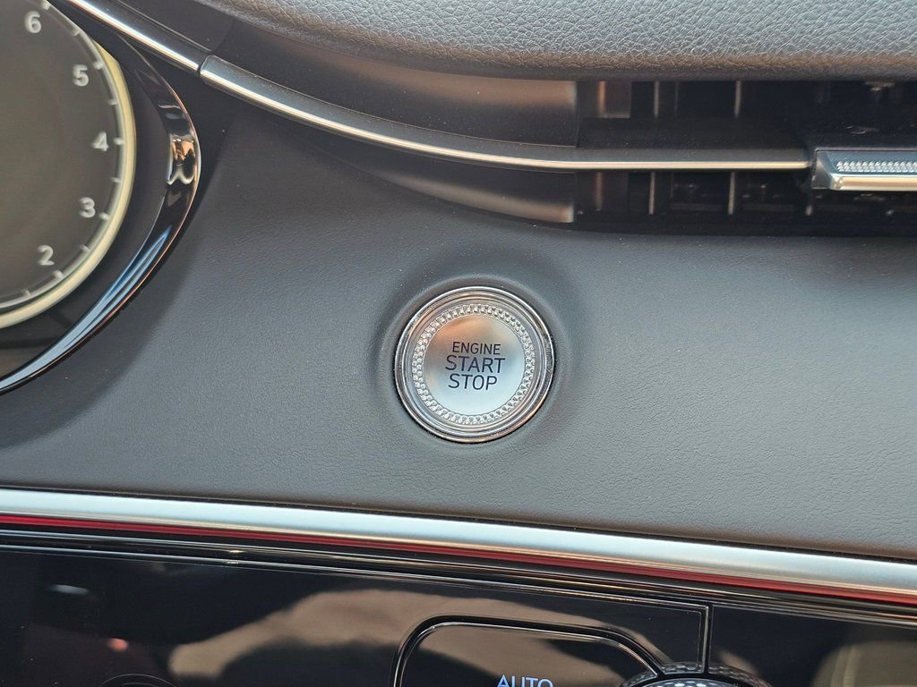 Used 2025 Genesis GV70 3.5T Sport image 17