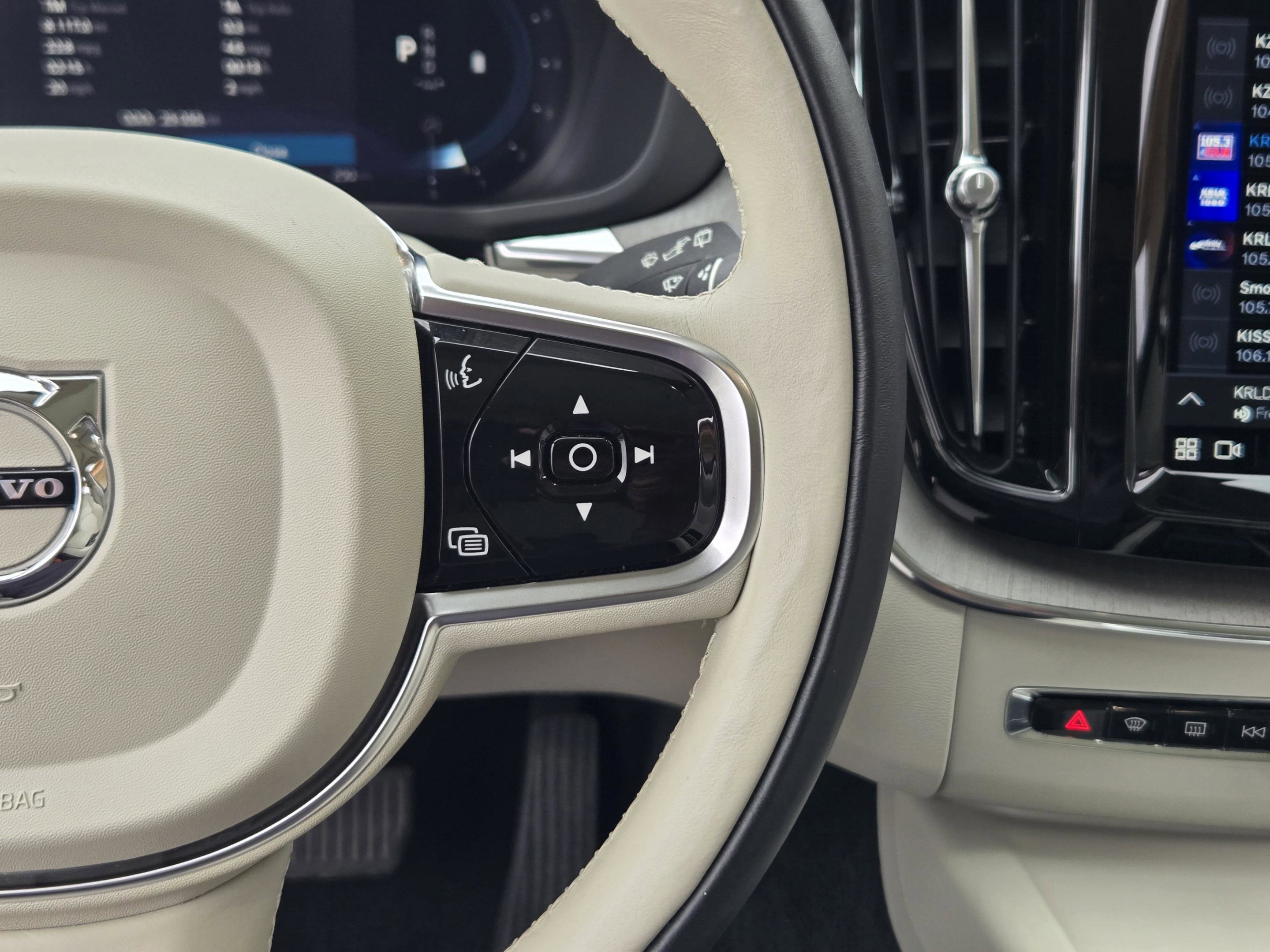 Used 2023 Volvo XC60 B5 Plus w/ Climate Package image 38