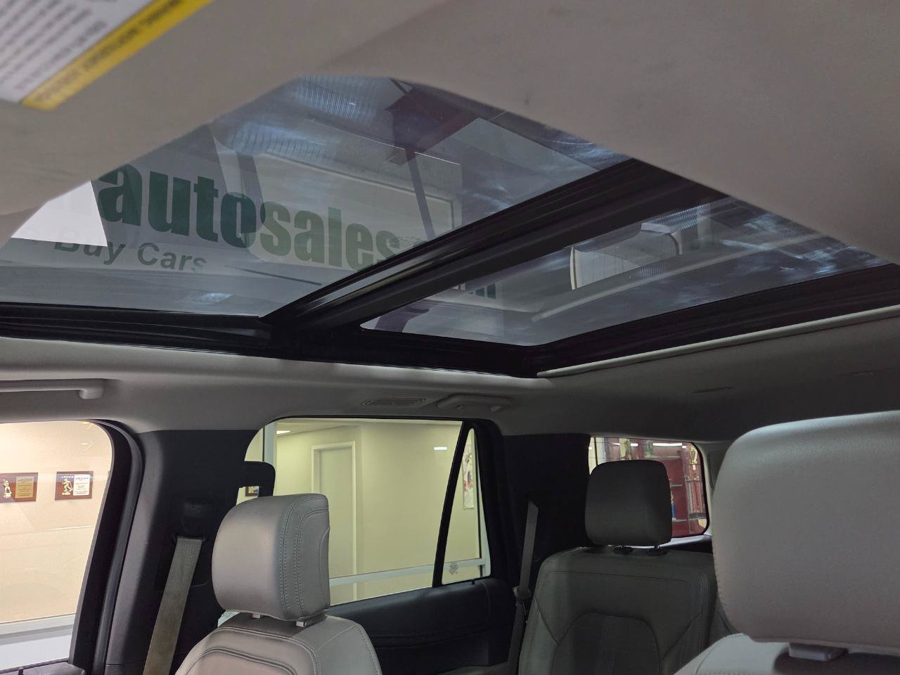 Used 2018 Ford Expedition Limited w/ Equipment Group 301A AWD/4WD image 30