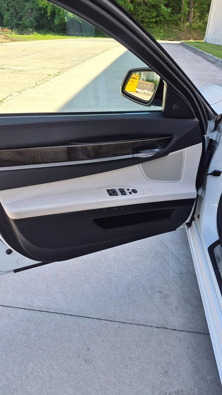 Used 2013 BMW 740Li xDrive AWD/4WD image 34