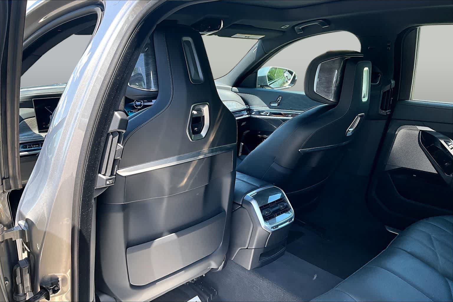 Certified 2025 BMW 740i RWD image 22