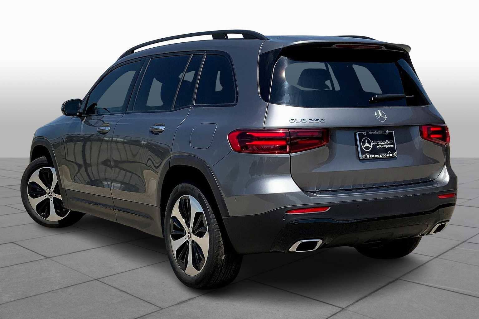 New 2025 Mercedes-Benz GLB 250 image 4