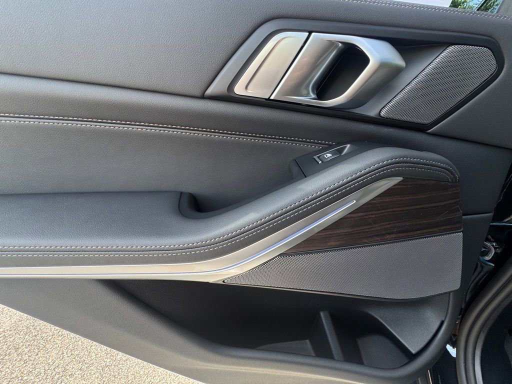 Used 2026 BMW X5 xDrive50e w/ Premium Package image 18