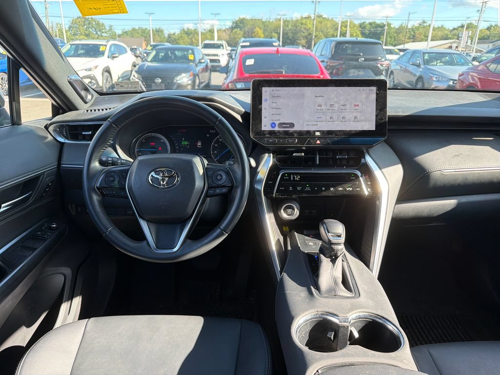 Used 2023 Toyota Venza XLE AWD/4WD image 12