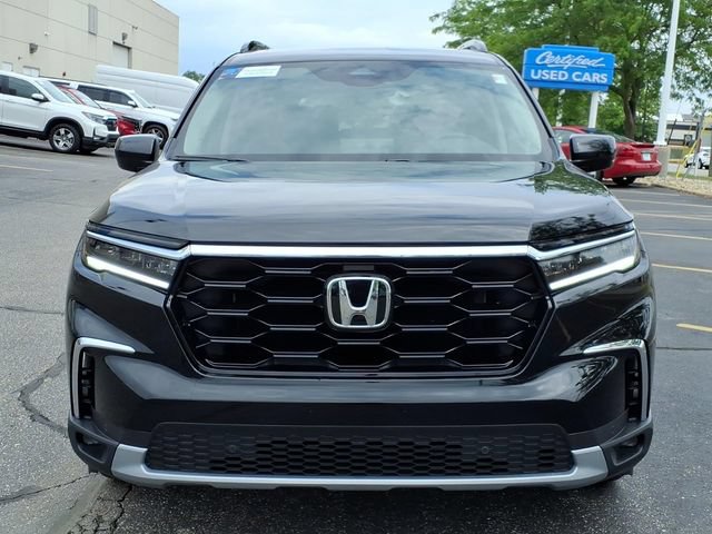 Certified 2025 Honda Pilot Touring image 2