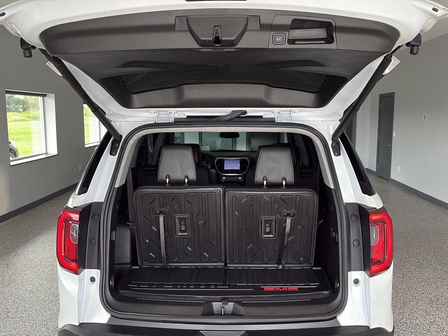 Used 2023 GMC Acadia SLT w/ Elevation Edition AWD/4WD image 10
